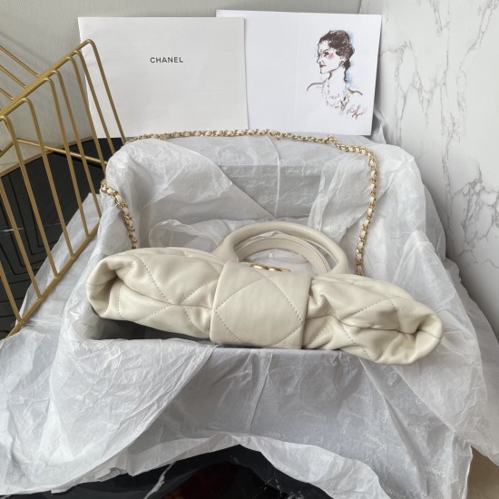 680 Chanel 25C fall and winter runway bow bag design and style analysis Material variety of styles changeable practical aesthetics of daily elegance despite the appearance of charming and exquisite practicality and capacity has also been a perfect balance