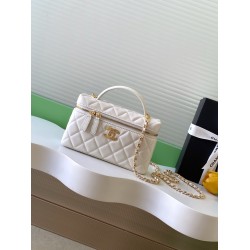 610 Chanel Sheepskin Mandarin Ducks Buckle 25C LP Handle Cosmetic Bag Box Bag Color very classic and durable shape pleasant pleasant capacity is also very large sun put two large cell phones is also more than enough love love shoulder strap can also be fr