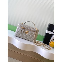 610 Chanel Sheepskin Mandarin Ducks Buckle 25C LP Handle Cosmetic Bag Box Bag Color very classic and durable shape pleasant pleasant capacity is also very large sun put two large cell phones is also more than enough love love shoulder strap can also be fr