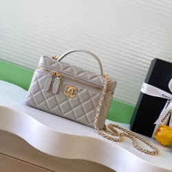 610 Chanel Sheepskin Mandarin Ducks Buckle 25C LP Handle Cosmetic Bag Box Bag Color very classic and durable shape pleasant pleasant capacity is also very large sun put two large cell phones is also more than enough love love shoulder strap can also be fr