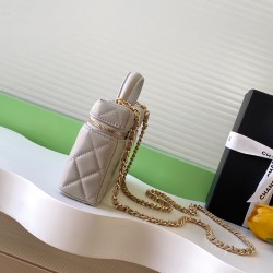 610 Chanel Sheepskin Mandarin Ducks Buckle 25C LP Handle Cosmetic Bag Box Bag Color very classic and durable shape pleasant pleasant capacity is also very large sun put two large cell phones is also more than enough love love shoulder strap can also be fr