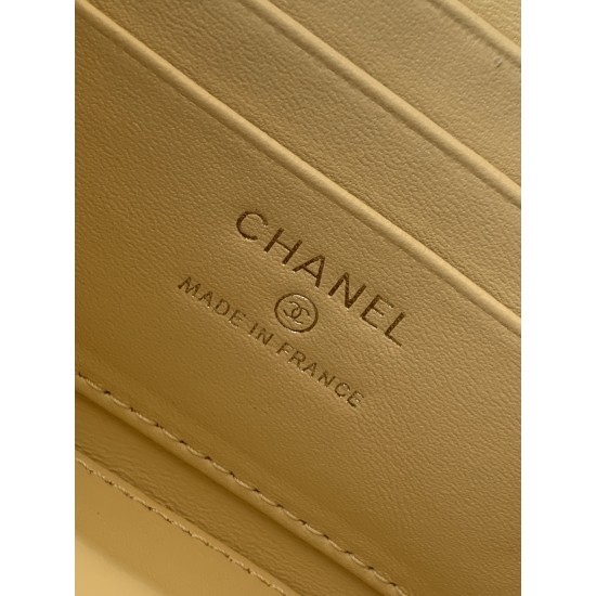 680 25b new cosmetic bag lambskin really exquisite Oh high value enamel logo double C adjustable buckle is a highlight more and more love this cosmetic bag with hand carry is very beautiful ah with any clothes can make you absolutely beautiful Model No. A