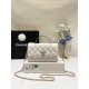 580 Chane1 24P Rhinestone Handle Woc Fragrance really fall in love at a glance Handle and Logo rhinestone details Blingbling really too la lining just enough size will be a high use of the bag AP3797 Size 185116cm