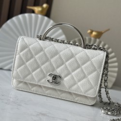 630 New Shipping Chane 25P 25p woc stewardess bag enamel buckle resin wrist hidden models it black and silver color scheme handle can be salted sweet silver logo full organ bag type can be loaded not waste the most important is 25p hidden models bubble Ma