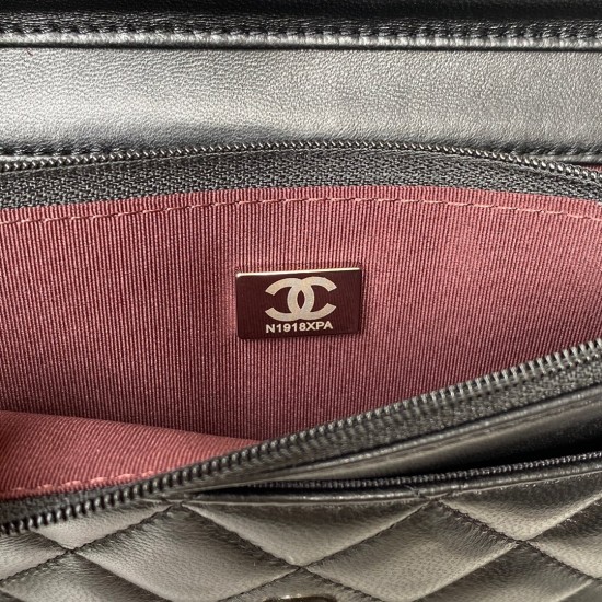 510 2020 spring and summer new version of WOC wealth bag lambskin classic diamond check and leather through the classic design of the metal chain appearance and the previous classic Woc the same difference is that the inner zipper into a metal button also