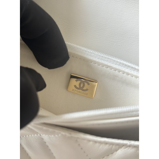 650 enamel buckle latest wocohanel25 summer preview series black and white chain wallet capacity space is just right practical and fashionable absolutely beautiful bag practical really flash to the tip of the heart this time the designer changes the light