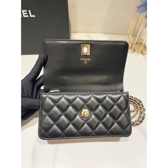 580 Chane1 24P Rhinestone Handle Woc Fragrance really fall in love at a glance Handle and Logo rhinestone details Blingbling really too la lining just enough size will be a high use of the bag AP3797 Size 185116cm