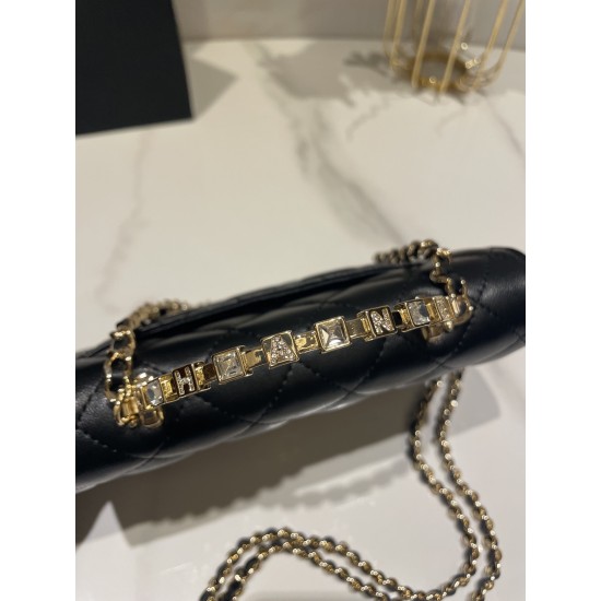 580 Chane1 24P Rhinestone Handle Woc Fragrance really fall in love at a glance Handle and Logo rhinestone details Blingbling really too la lining just enough size will be a high use of the bag AP3797 Size 185116cm