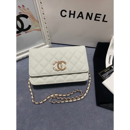 450 large explosive Chane AP1794 new imported cowhide fine ball pattern woc too love at a glance on the logo than the classic model of the larger half wear leather half wear gold chain is very delicate capacity do not worry about the loaded can be loaded 