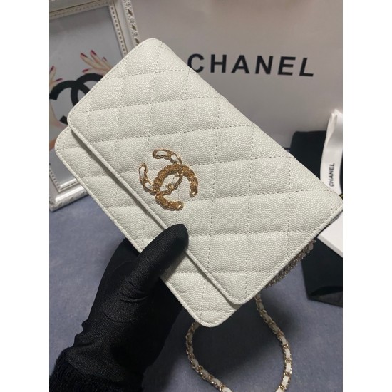 450 large explosive Chane AP1794 new imported cowhide fine ball pattern woc too love at a glance on the logo than the classic model of the larger half wear leather half wear gold chain is very delicate capacity do not worry about the loaded can be loaded 