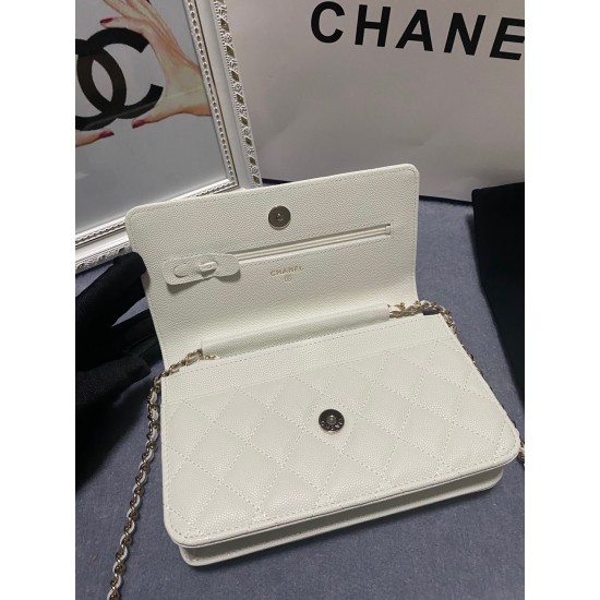 450 large explosive Chane AP1794 new imported cowhide fine ball pattern woc too love at a glance on the logo than the classic model of the larger half wear leather half wear gold chain is very delicate capacity do not worry about the loaded can be loaded 