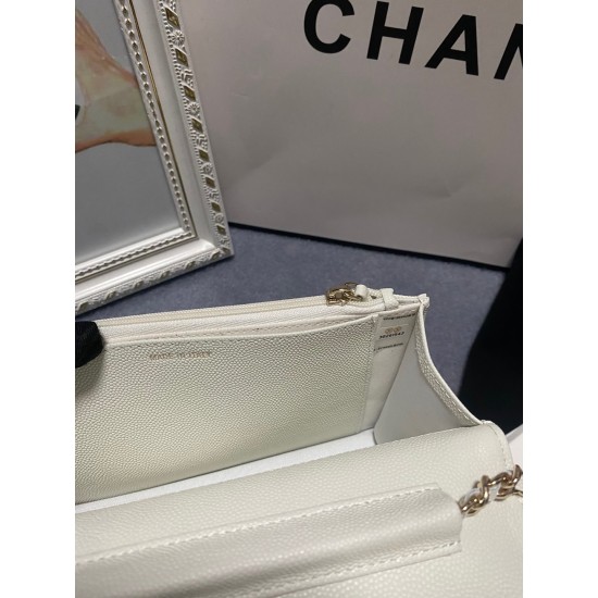 450 large explosive Chane AP1794 new imported cowhide fine ball pattern woc too love at a glance on the logo than the classic model of the larger half wear leather half wear gold chain is very delicate capacity do not worry about the loaded can be loaded 