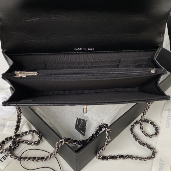 650 CHANE1 23K black silver rhinestone handle organ WOCAp3566 This time the black silver made too good silver chain can also be very shiny and exquisite and the handle is inlaid with rhinestones with cowhide texture to me pull full Durable Physical beauty