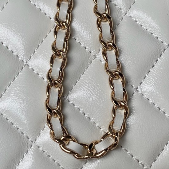 680 Chane124p woc pearl handle Ap3804 embossed double C logo high value details full of exquisite ah wax leather texture look extraordinarily expensive the more you look the more you like this elegant and sophisticated design Size 17cm