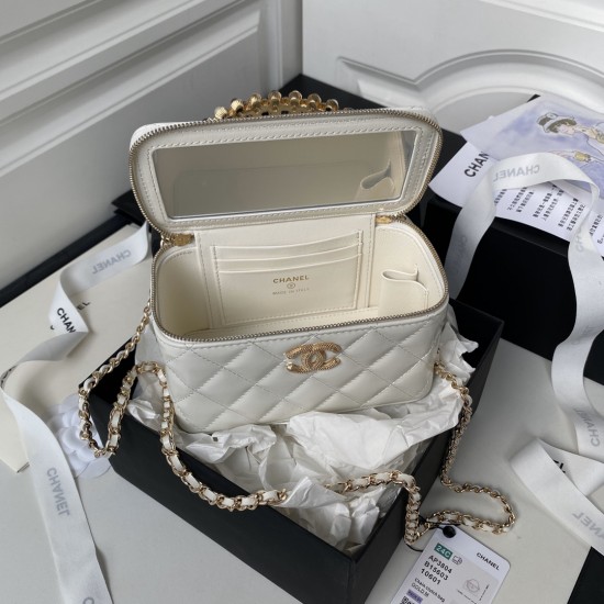 680 Chane124p woc pearl handle Ap3804 embossed double C logo high value details full of exquisite ah wax leather texture look extraordinarily expensive the more you look the more you like this elegant and sophisticated design Size 17cm