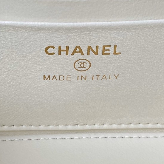 680 Chane124p woc pearl handle Ap3804 embossed double C logo high value details full of exquisite ah wax leather texture look extraordinarily expensive the more you look the more you like this elegant and sophisticated design Size 17cm