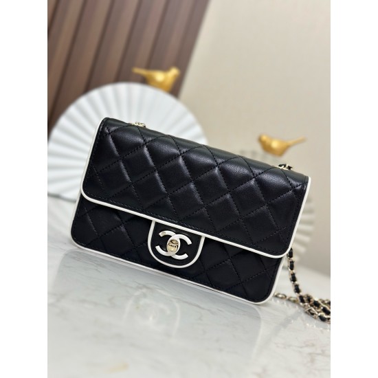 650 enamel buckle latest wocohanel25 summer preview series black and white chain wallet capacity space just right practical and stylish absolutely beautiful bag practical really flash to the tip of the heart this time the designer changes the light gold c