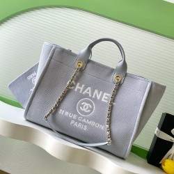680 Chanel beach bag shopping bag made of material cotton production calfskin and metal collocation in the era of small waste bag to kill the big bag said fashion is a circle to turn around and come back, however, chanel and give it more texture and fashi