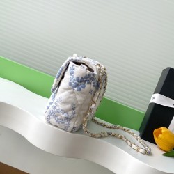 730 25M The color scheme of this season's beach bag simply kills crazy gentle orchid color like spring cherry blossoms falling romantic and sweet and whiny blue and white color scheme summer flavor full of star R print denim over gold metal collision simp