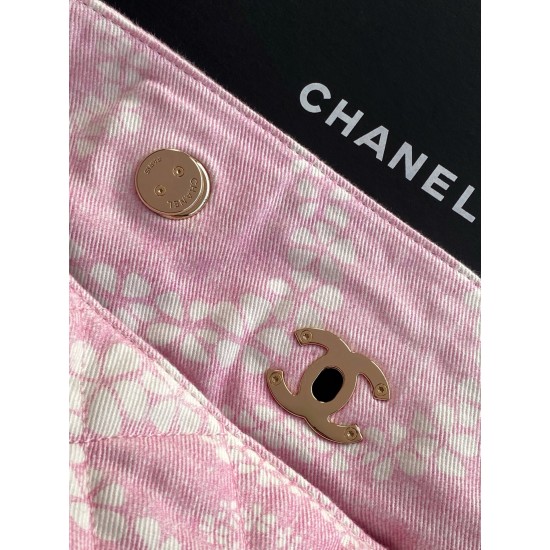 780 25M The color scheme of this season's beach bag is simply killing crazy gentle pink like spring cherry blossoms falling romantic and sweet and whine pink and white color scheme summer flavor full of star R print denim over gold metal collision simple 