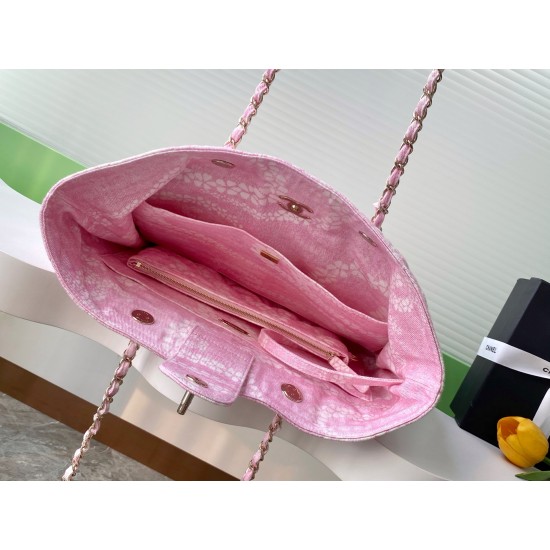 780 25M The color scheme of this season's beach bag is simply killing crazy gentle pink like spring cherry blossoms falling romantic and sweet and whine pink and white color scheme summer flavor full of star R print denim over gold metal collision simple 