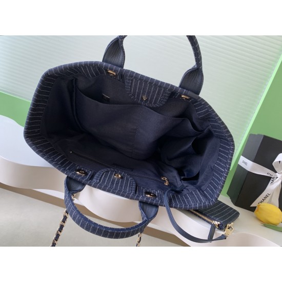 750 Chanel beach bag shopping bag made of material cotton production calfskin and metal collocation in the era of small waste bag to kill off the big bag said fashion is a circle turn a circle and come back, however, chanel and give it more texture and fa