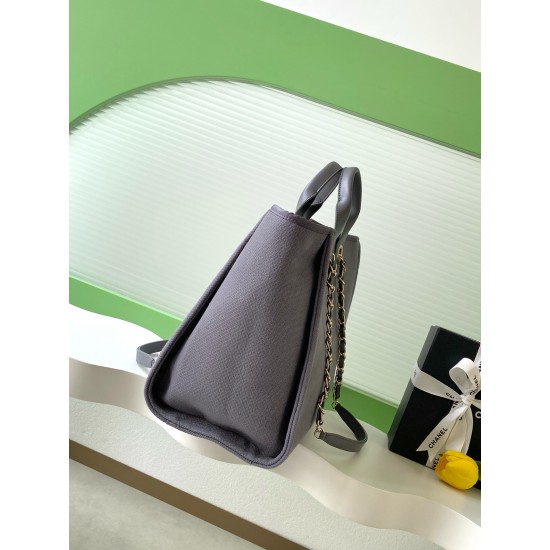 680 Chanel beach bag shopping bag made of material cotton production calfskin and metal collocation in the era of small waste bag to kill the big bag said fashion is a circle to turn around and come back, however, chanel and give it more texture and fashi