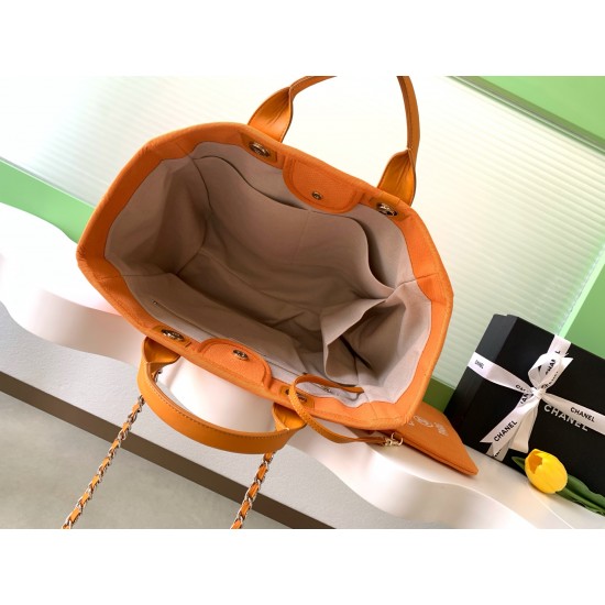 680 beach bag shopping bag by material cotton made of calfskin and metal collocation in the era of small waste bag to kill off the big bag said fashion is a circle turn around and back again, however, chanel has given it more texture and fashion sense of 