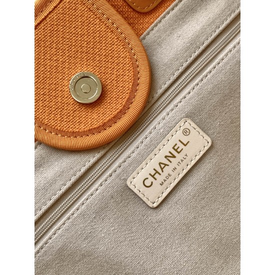 680 beach bag shopping bag by material cotton made of calfskin and metal collocation in the era of small waste bag to kill off the big bag said fashion is a circle turn around and back again, however, chanel has given it more texture and fashion sense of 