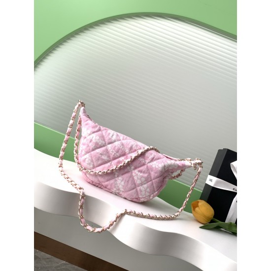 700 25M The color scheme of this season's beach bag is simply killing crazy gentle pink like spring cherry blossoms falling romantic and sweet and whine pink and white color scheme summer flavor full of star R print denim over gold metal collision simple 