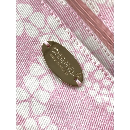 700 25M The color scheme of this season's beach bag is simply killing crazy gentle pink like spring cherry blossoms falling romantic and sweet and whine pink and white color scheme summer flavor full of star R print denim over gold metal collision simple 