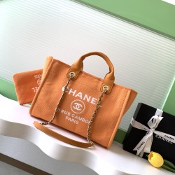 660 beach bag shopping bag by material cotton made of calfskin and metal collocation in the era of small waste bag to kill off the big bag said fashion is a circle turn a circle and come back, however, chanel and give it more texture and fashion sense of 