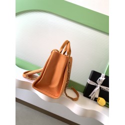 660 beach bag shopping bag by material cotton made of calfskin and metal collocation in the era of small waste bag to kill off the big bag said fashion is a circle turn a circle and come back, however, chanel and give it more texture and fashion sense of 