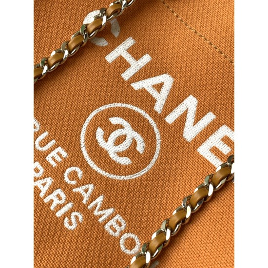 660 beach bag shopping bag by material cotton made of calfskin and metal collocation in the era of small waste bag to kill off the big bag said fashion is a circle turn a circle and come back, however, chanel and give it more texture and fashion sense of 