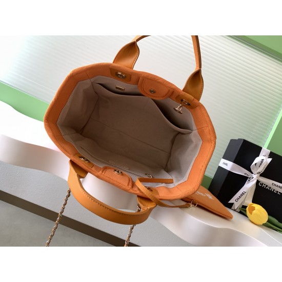 660 beach bag shopping bag by material cotton made of calfskin and metal collocation in the era of small waste bag to kill off the big bag said fashion is a circle turn a circle and come back, however, chanel and give it more texture and fashion sense of 