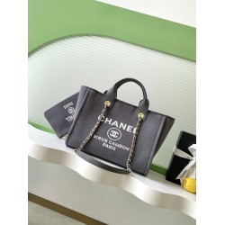 660 Chanel beach bag shopping bag made of cotton material calfskin and metal collocation in the era of small waste bag to kill the big bag said that fashion is a circle to turn around and come back, however, chanel and give it more texture and fashion sen