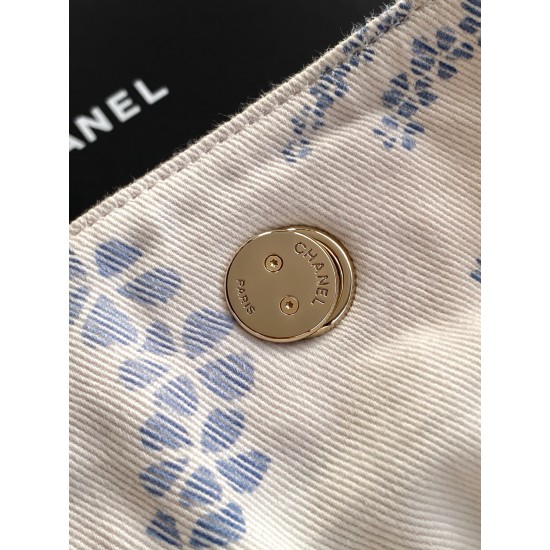 780 25M The color scheme of this season's beach bag is simply killing crazy gentle orchid like spring cherry blossoms falling romantic and sweet and whiny blue and white color scheme summer flavor full of star R print denim over gold metal collision simpl