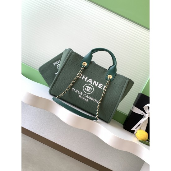660 Chanel beach bag shopping bag made of cotton material calfskin and metal collocation in the era of small waste bag to kill the big bag said that fashion is a circle to turn around and come back, however, chanel and give it more texture and fashion sen