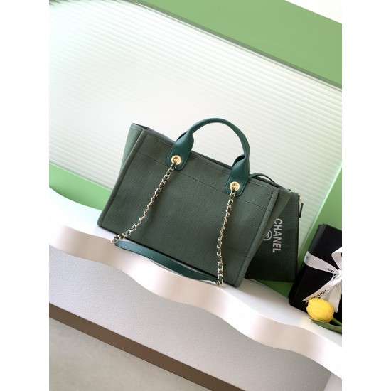 660 Chanel beach bag shopping bag made of cotton material calfskin and metal collocation in the era of small waste bag to kill the big bag said that fashion is a circle to turn around and come back, however, chanel and give it more texture and fashion sen