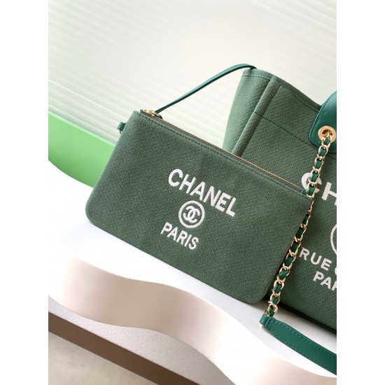 660 Chanel beach bag shopping bag made of cotton material calfskin and metal collocation in the era of small waste bag to kill the big bag said that fashion is a circle to turn around and come back, however, chanel and give it more texture and fashion sen
