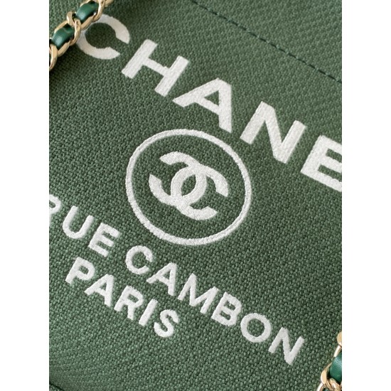 660 Chanel beach bag shopping bag made of cotton material calfskin and metal collocation in the era of small waste bag to kill the big bag said that fashion is a circle to turn around and come back, however, chanel and give it more texture and fashion sen