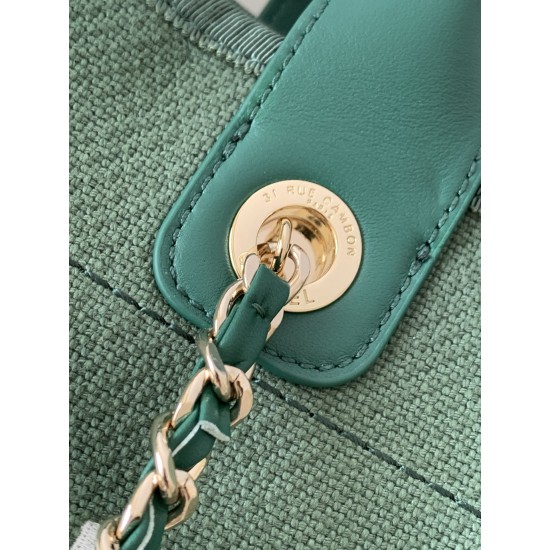 660 Chanel beach bag shopping bag made of cotton material calfskin and metal collocation in the era of small waste bag to kill the big bag said that fashion is a circle to turn around and come back, however, chanel and give it more texture and fashion sen