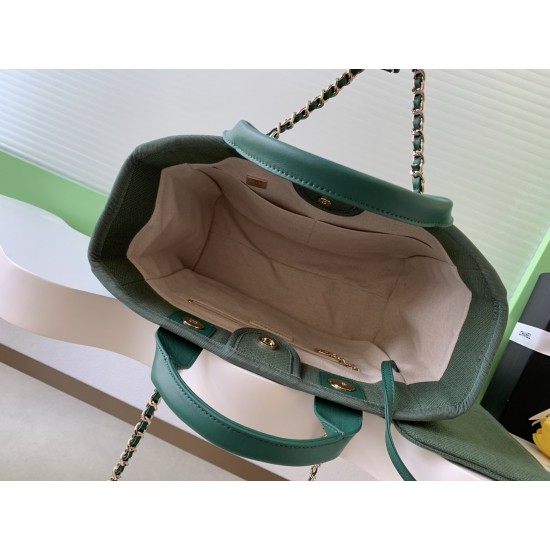 660 Chanel beach bag shopping bag made of cotton material calfskin and metal collocation in the era of small waste bag to kill the big bag said that fashion is a circle to turn around and come back, however, chanel and give it more texture and fashion sen