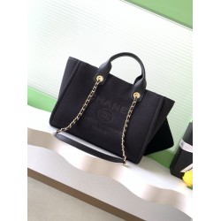 660 Chanel beach bag shopping bag made of cotton material calfskin and metal collocation in the era of small waste bag to kill the big bag said that fashion is a circle to turn around and come back, however, chanel and give it more texture and fashion sen
