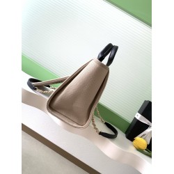 660 Chanel beach bag shopping bag made of cotton material calfskin and metal collocation in the era of small waste bag to kill the big bag said that fashion is a circle to turn around and come back, however, chanel and give it more texture and fashion sen