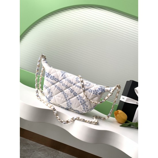 700 25M The color scheme of this season's beach bag is simply killing the crazy gentle orchid colors like spring cherry blossoms falling romantic and sweet and whine orchid white color scheme summer flavor full of star R print denim over gold metal collis