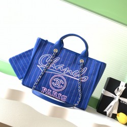 780 23P beach bag shopping bag made of material cotton made of calfskin and silver metal collocation in the era of the small waste bag to kill the big bag said fashion is a circle turn around and back again, however, chanel has given it more texture and f