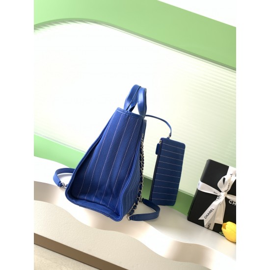 780 23P beach bag shopping bag made of material cotton made of calfskin and silver metal collocation in the era of the small waste bag to kill the big bag said fashion is a circle turn around and back again, however, chanel has given it more texture and f