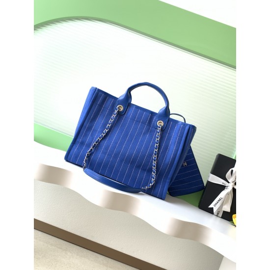 780 23P beach bag shopping bag made of material cotton made of calfskin and silver metal collocation in the era of the small waste bag to kill the big bag said fashion is a circle turn around and back again, however, chanel has given it more texture and f
