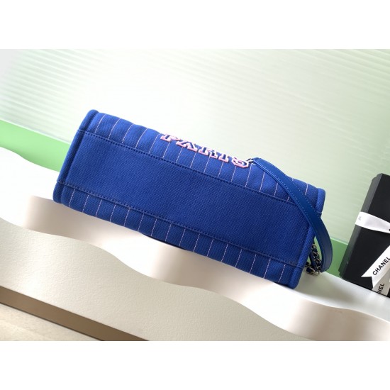 780 23P beach bag shopping bag made of material cotton made of calfskin and silver metal collocation in the era of the small waste bag to kill the big bag said fashion is a circle turn around and back again, however, chanel has given it more texture and f